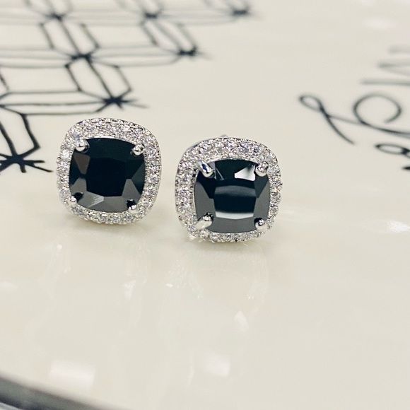 COPY - Black onyx stud earrings - Picture 3 of 5